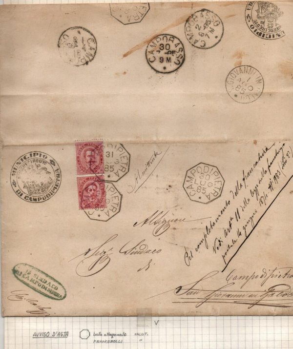 Insieme di n. 134 lettere del Regno di Italia dal 1866 al 1898. Il lotto comprende Avvisi d'asta, lettere indirizzate ad uffici comunali , ritagli di supplementi di giornali e  frammenti. Destinazioni interessanti. Ideale per studio.Volume 1